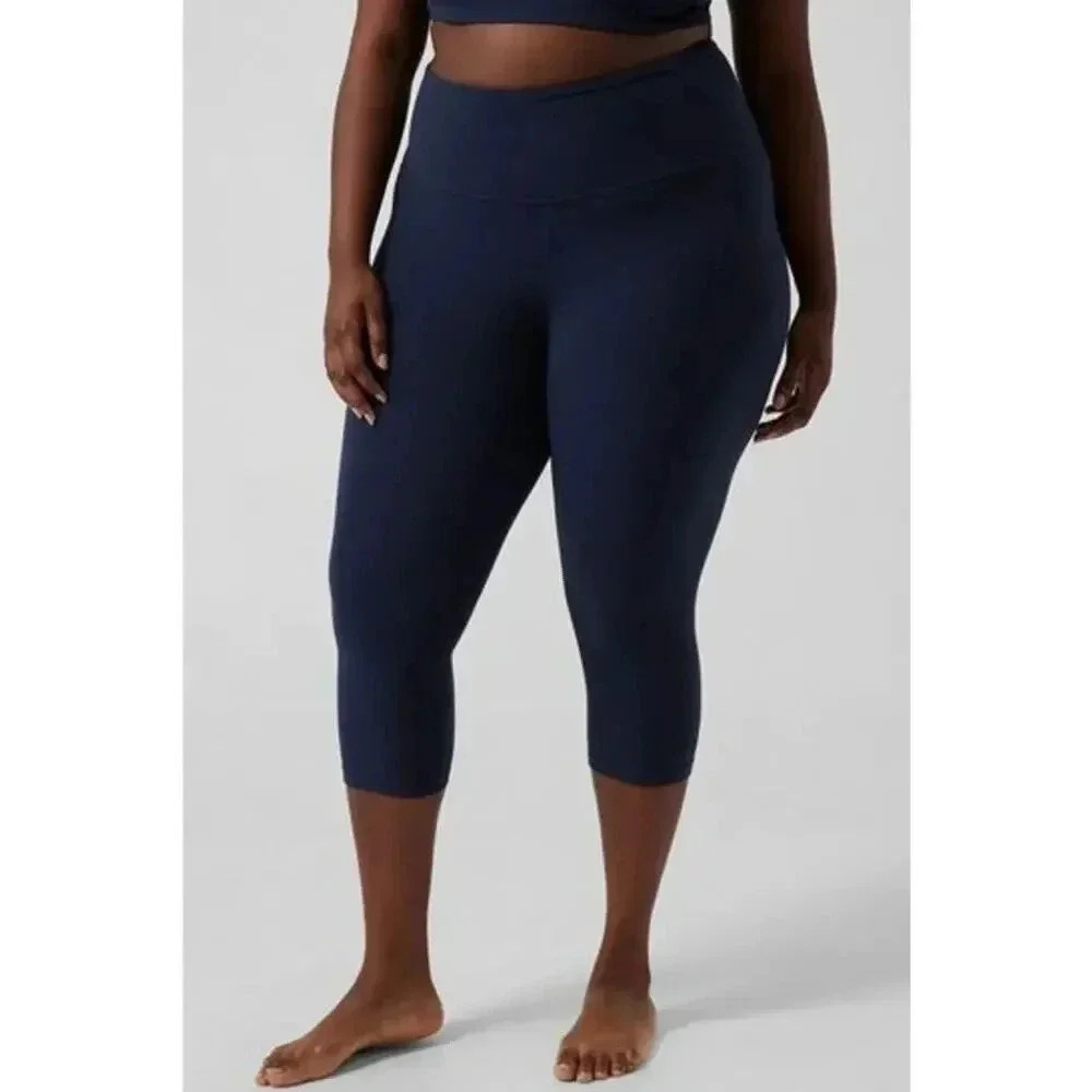 Athleta Dark Blue Fitted High Rise Elation Capri Legging Size 6